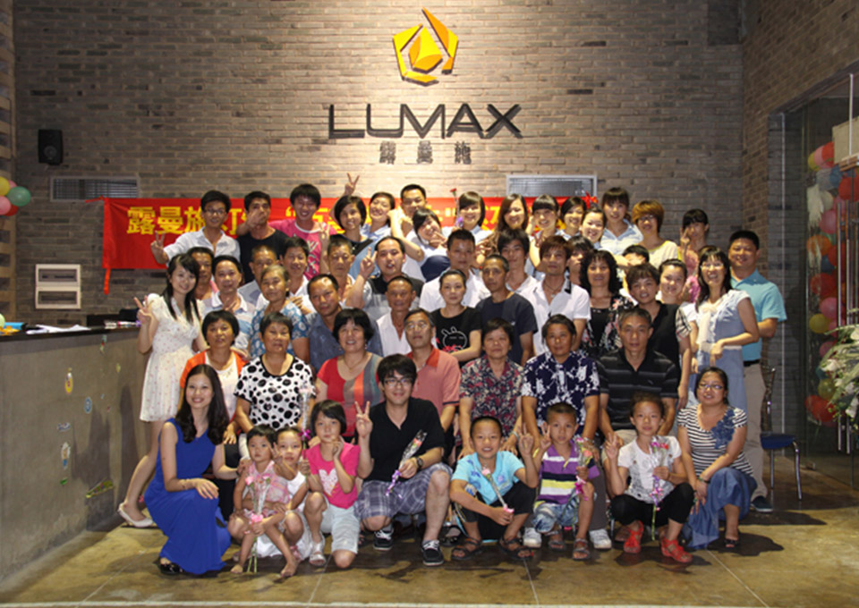 In July 2012, filial piety firstly activity - staff family Lijiang Tour